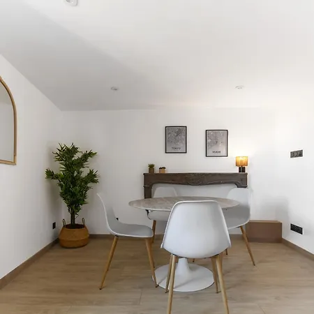 L'horloge - Triplex Design En Centre *